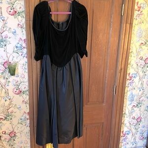 Black velvet and taffeta dress size 8-10